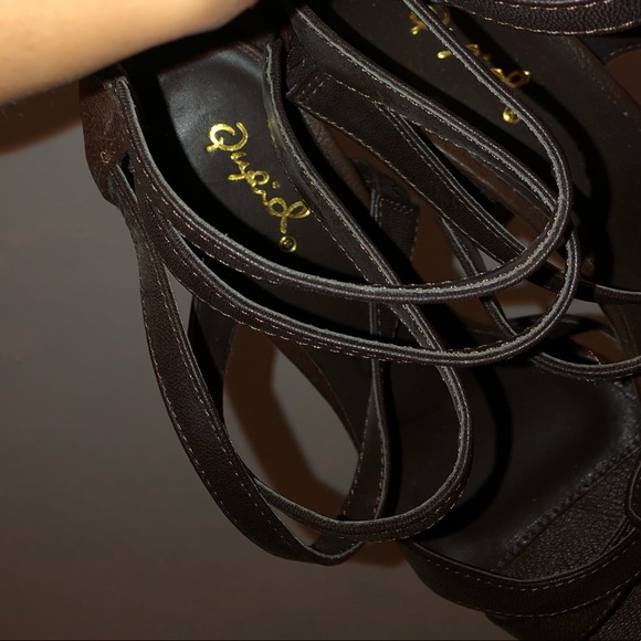 Brown heels - Picture 3 of 3